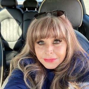 Meet your Posher, Lynda